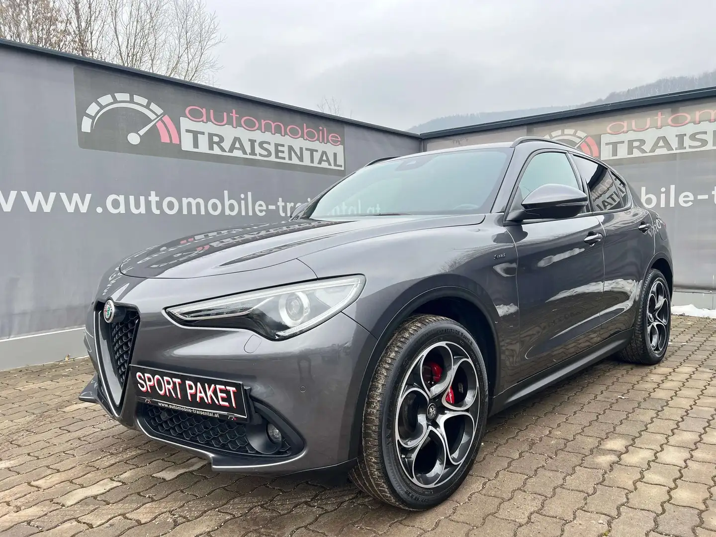 Alfa Romeo Stelvio Sprint Q4 Veloce Paket mit AHK Grau - 1