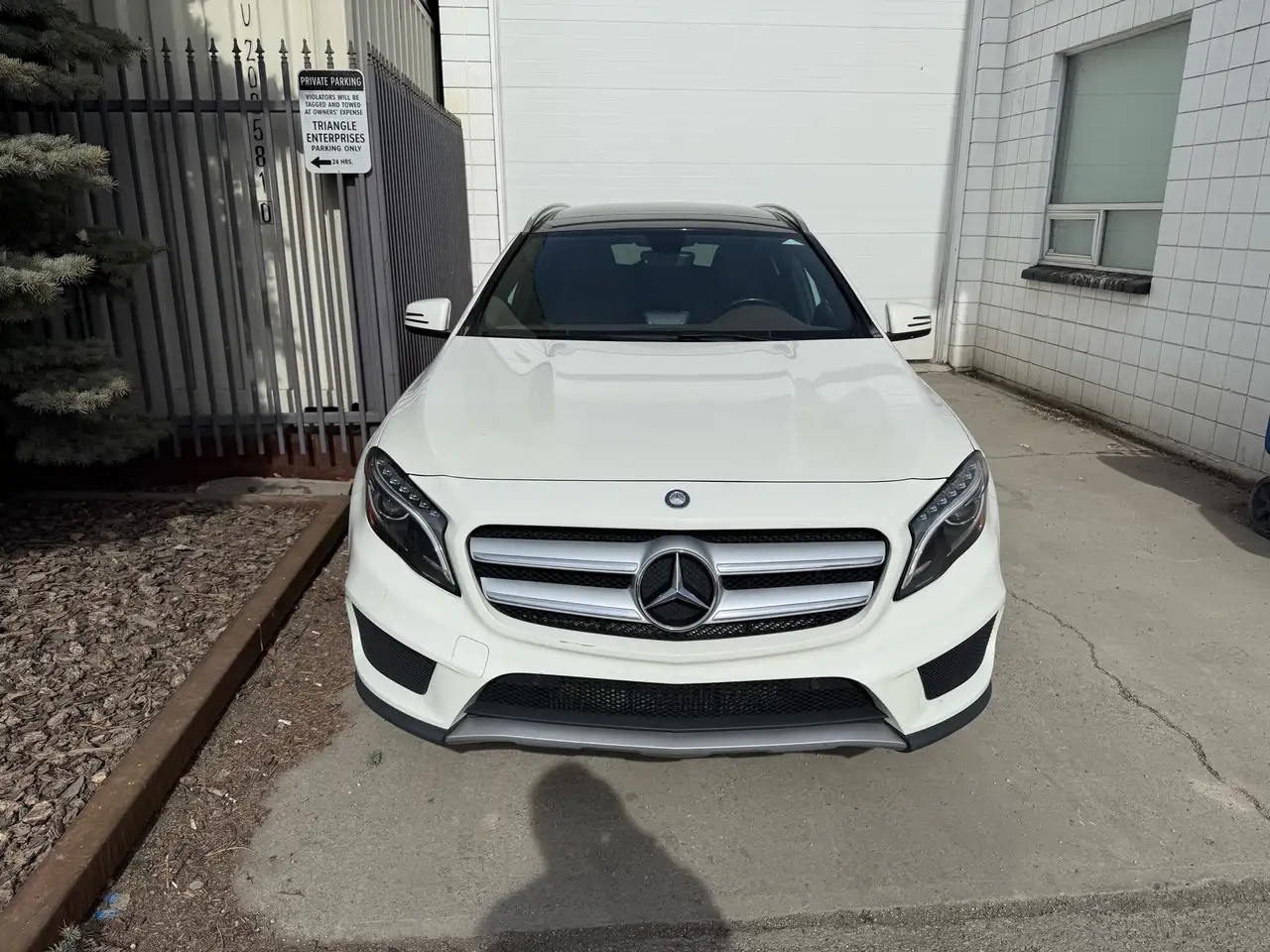 Mercedes-Benz GLA снимка Mercedes-Benz GLA