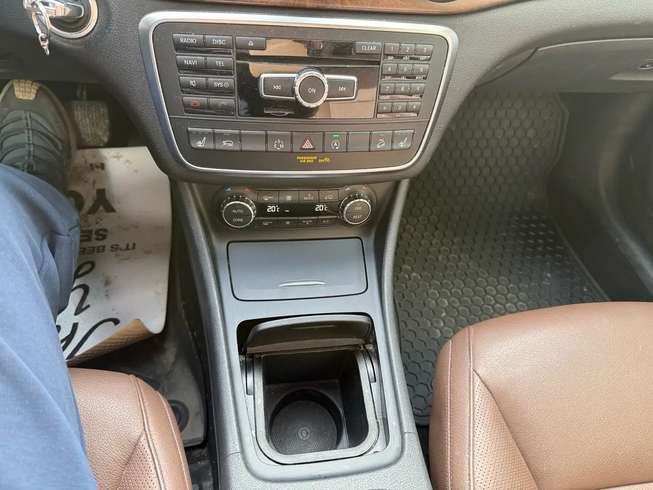 Mercedes-Benz GLA снимка Mercedes-Benz GLA
