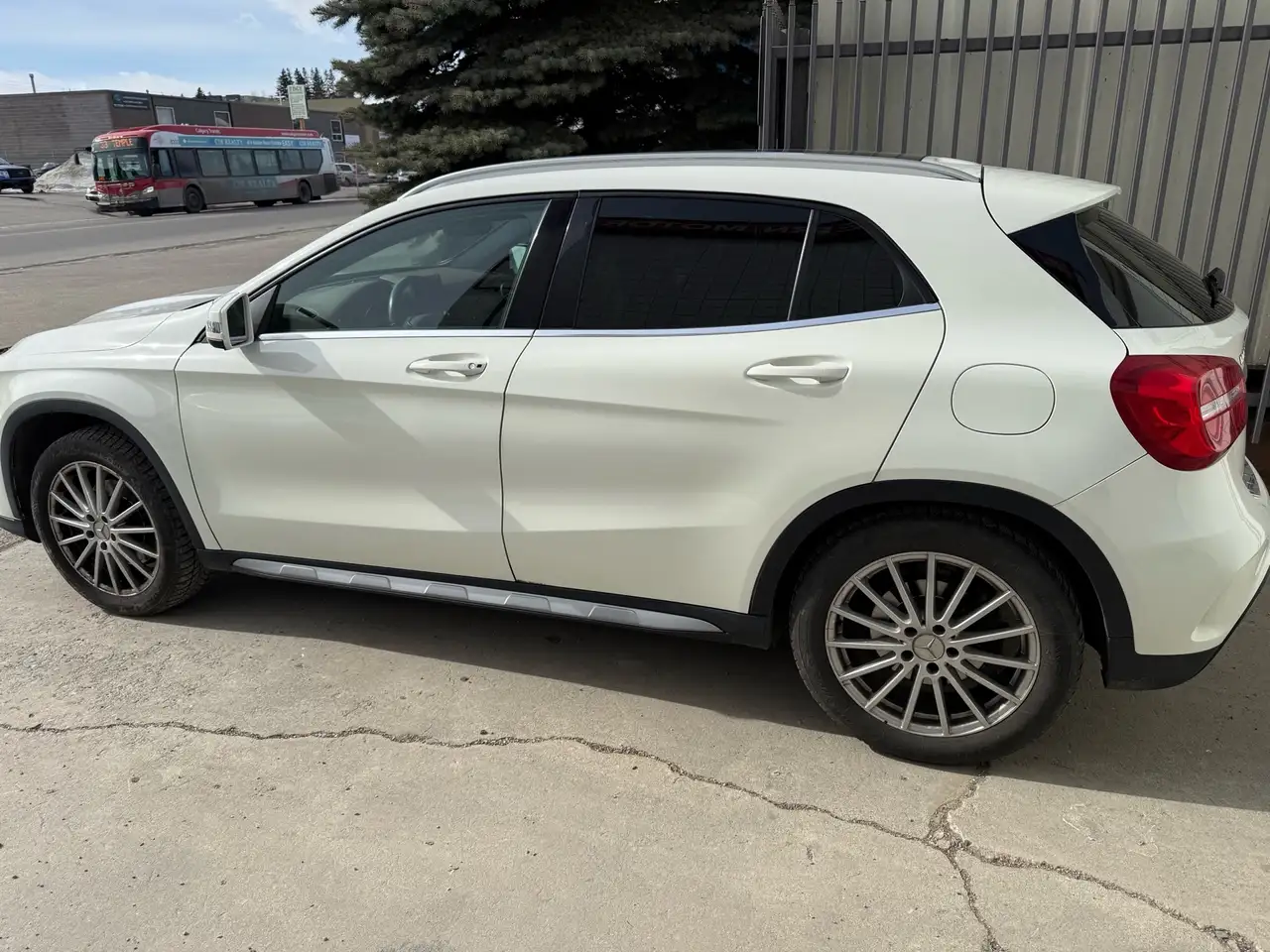 Mercedes-Benz GLA снимка Mercedes-Benz GLA