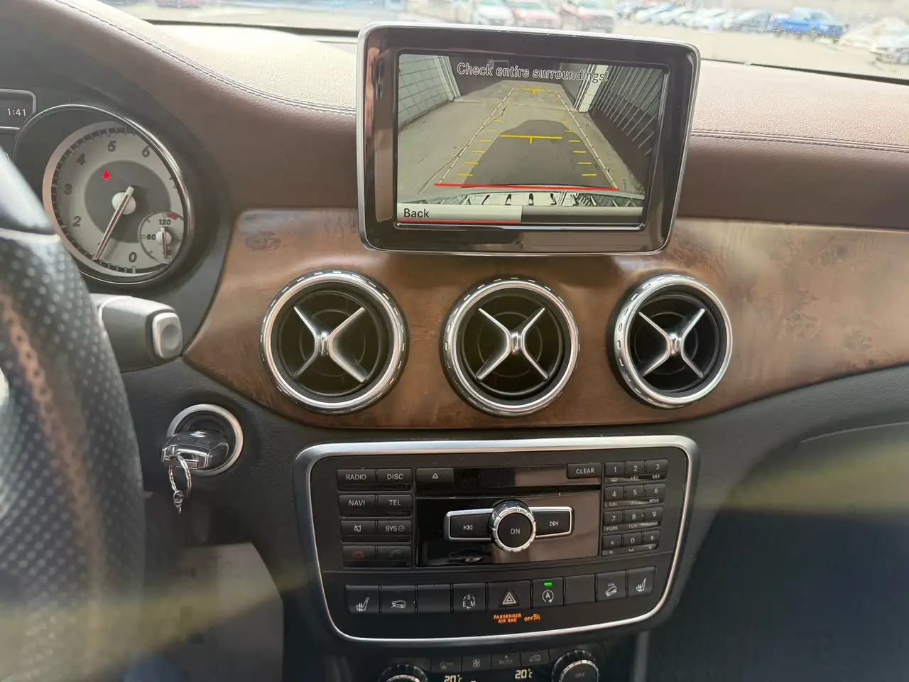 Mercedes-Benz GLA снимка Mercedes-Benz GLA