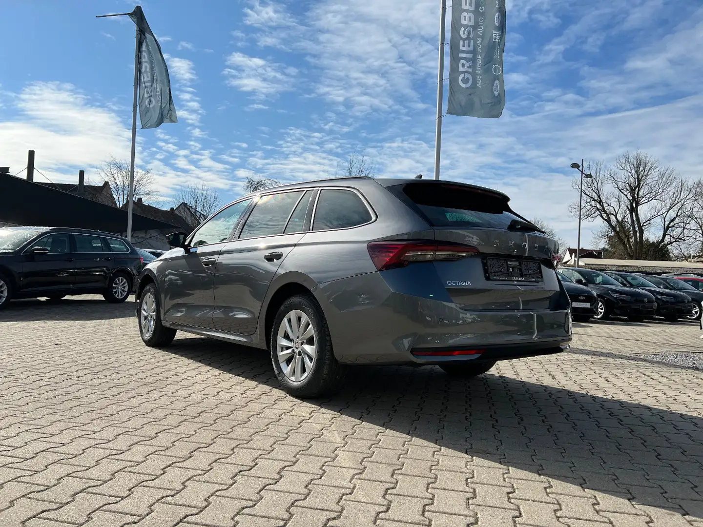 Skoda Octavia Combi 2.0 TDI Selection *LED Kamera ACC* Grau - 2