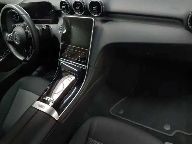 Mercedes-Benz C-Class view 9