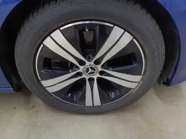 Mercedes-Benz C-Class view 17