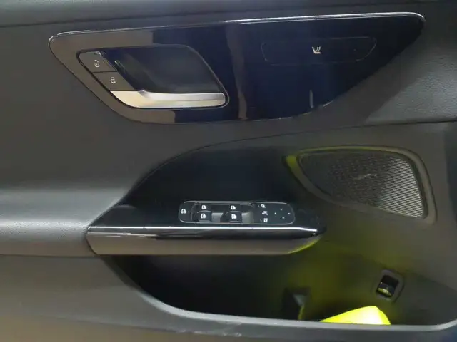 Mercedes-Benz C-Class view 19