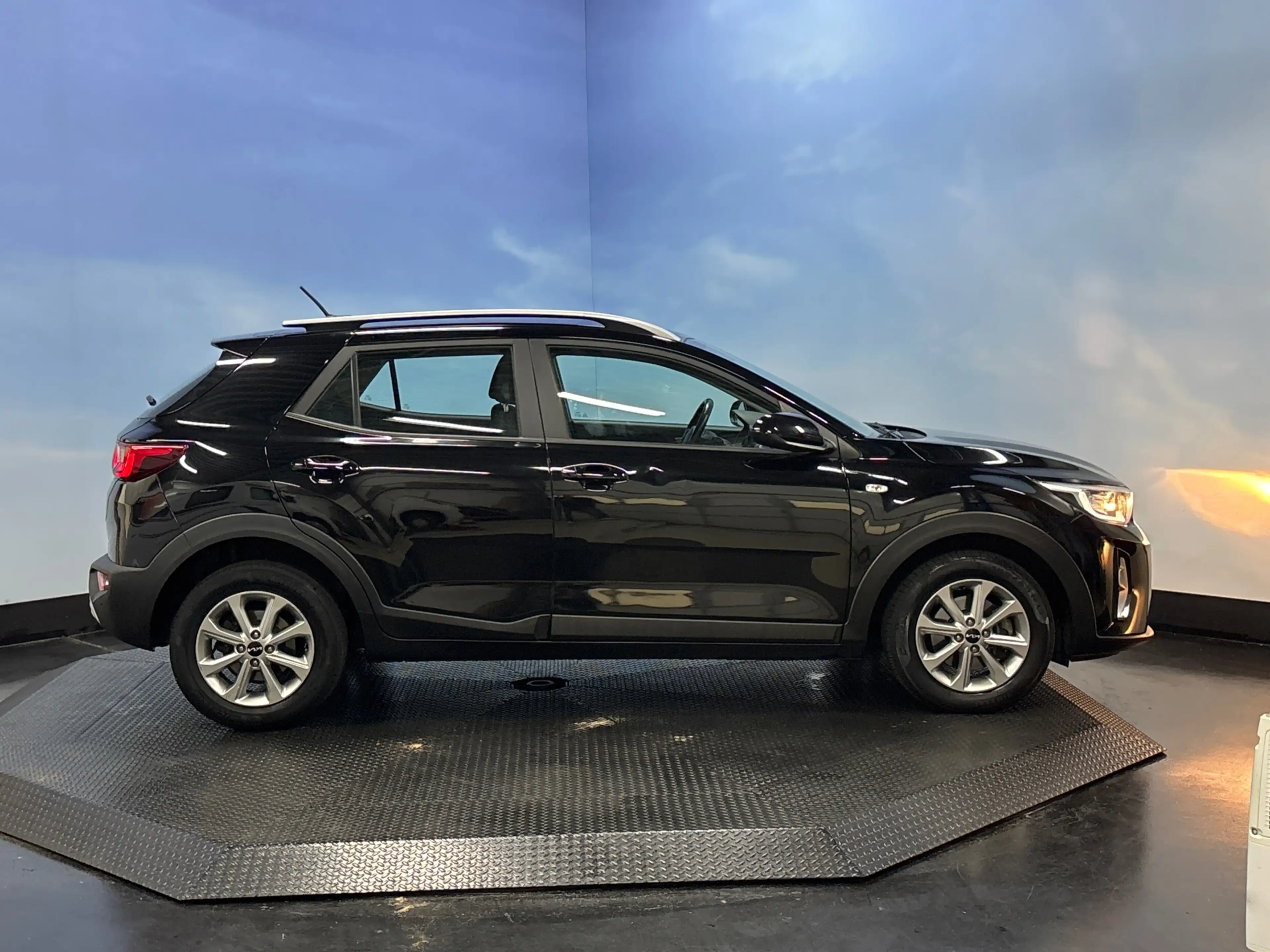 Kia Stonic 1.0 T-GDi MHEV DynamicLine LMV, Carplay, Cruise, P — photo 17