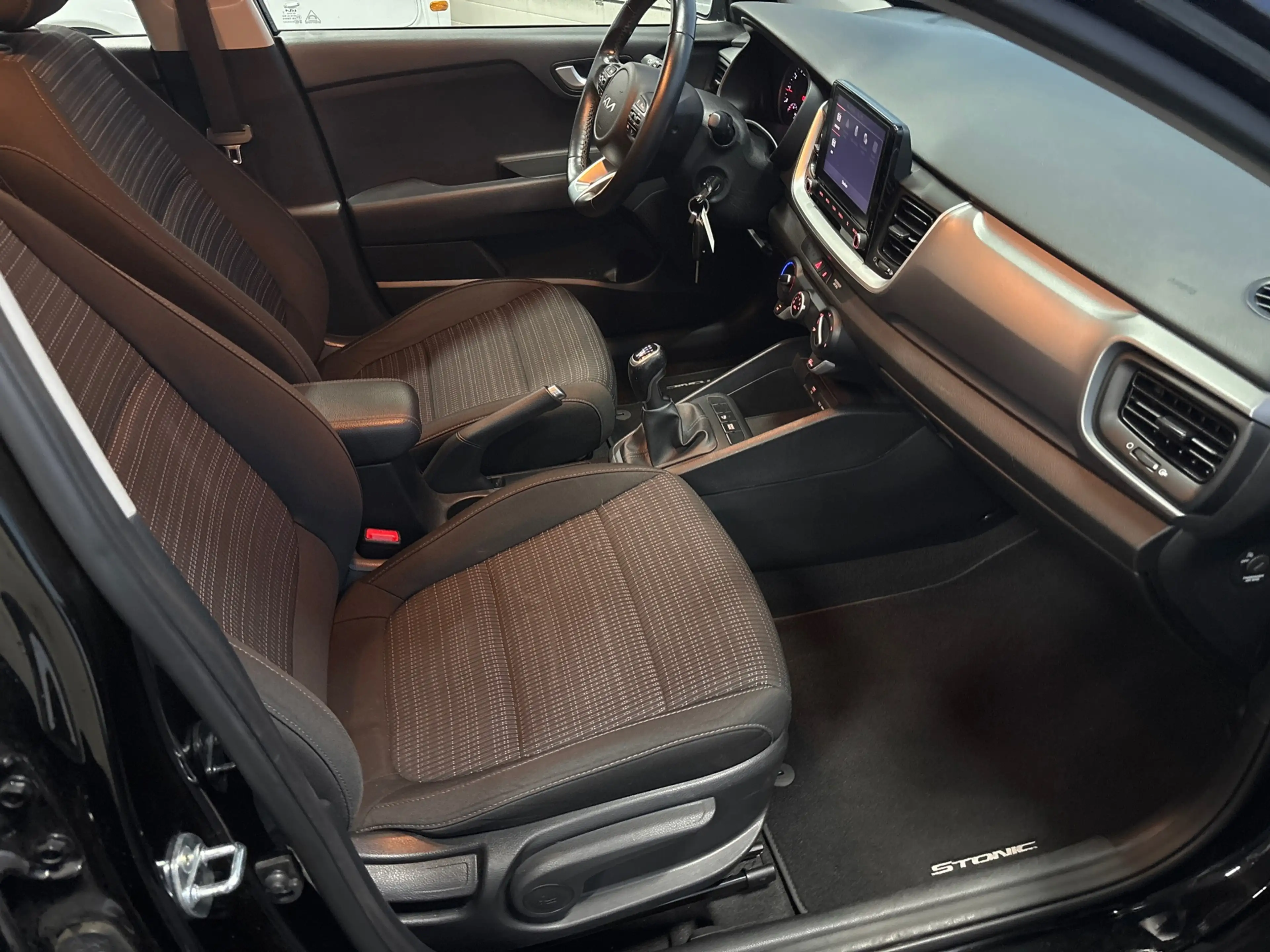 Kia Stonic 1.0 T-GDi MHEV DynamicLine LMV, Carplay, Cruise, P — photo 13