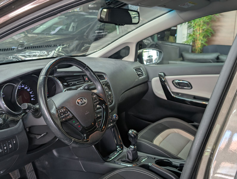 Kia Ceed / cee'd Dream Team 1.6 GDI KAM SHZ XENON NA — photo 11