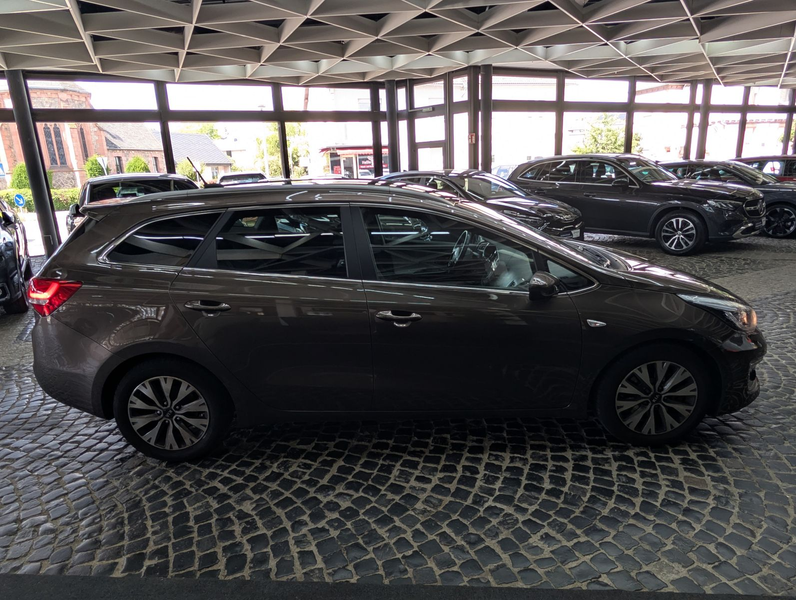 Kia Ceed / cee'd Dream Team 1.6 GDI KAM SHZ XENON NA — photo 9