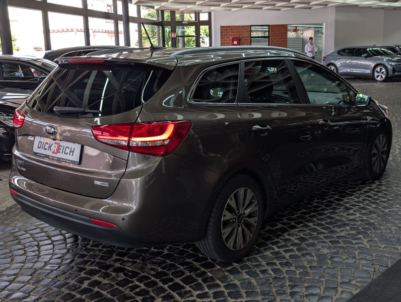 Kia Ceed / cee'd Dream Team 1.6 GDI KAM SHZ XENON NA — photo 8