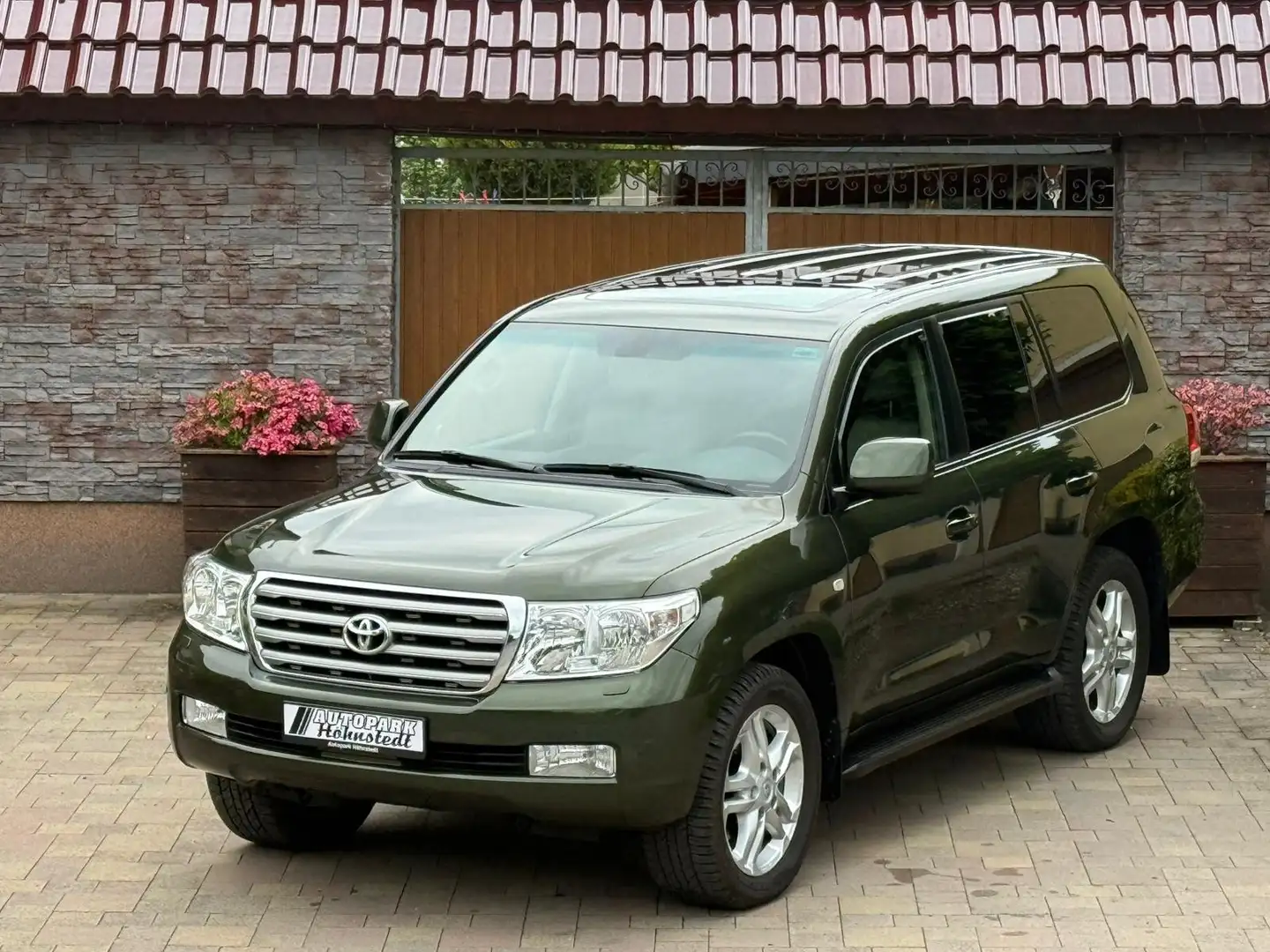 Toyota Land Cruiser Executive Green - 1