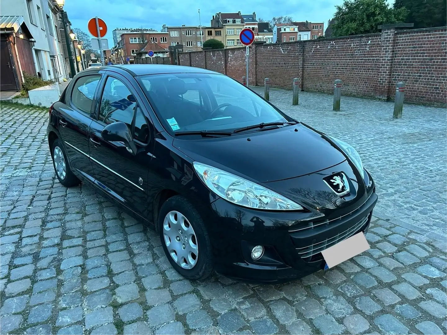 Peugeot 207 1.4i Urban Move-2012-150.000km-impeccable Noir - 1