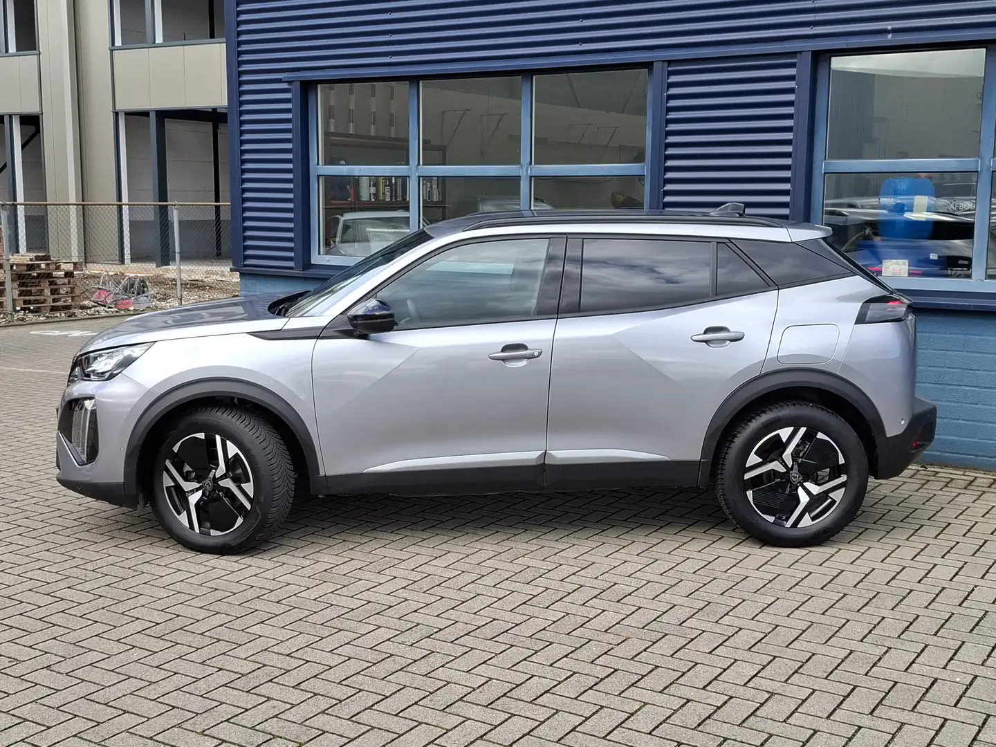 Peugeot 2008 1.2 Hybrid 136 Allure | Achterbank in delen neerkl Grijs - 2
