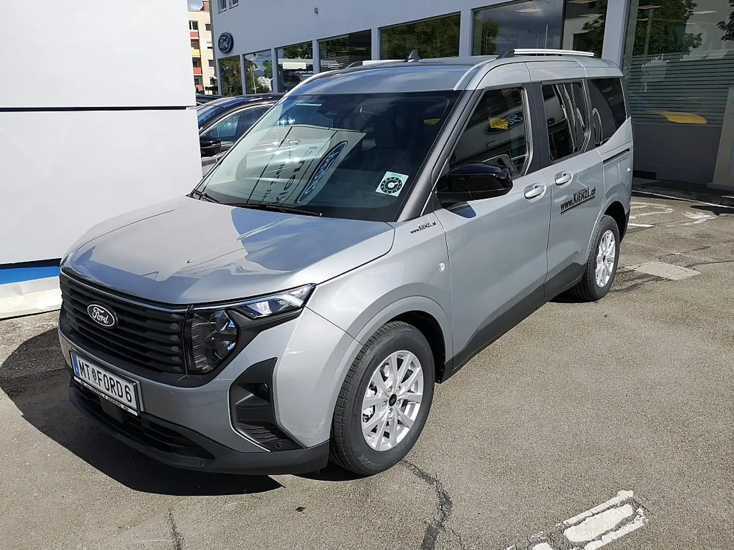 Ford Tourneo Courier 1,0 EcoBoost Titanium Aut. Silber - 1