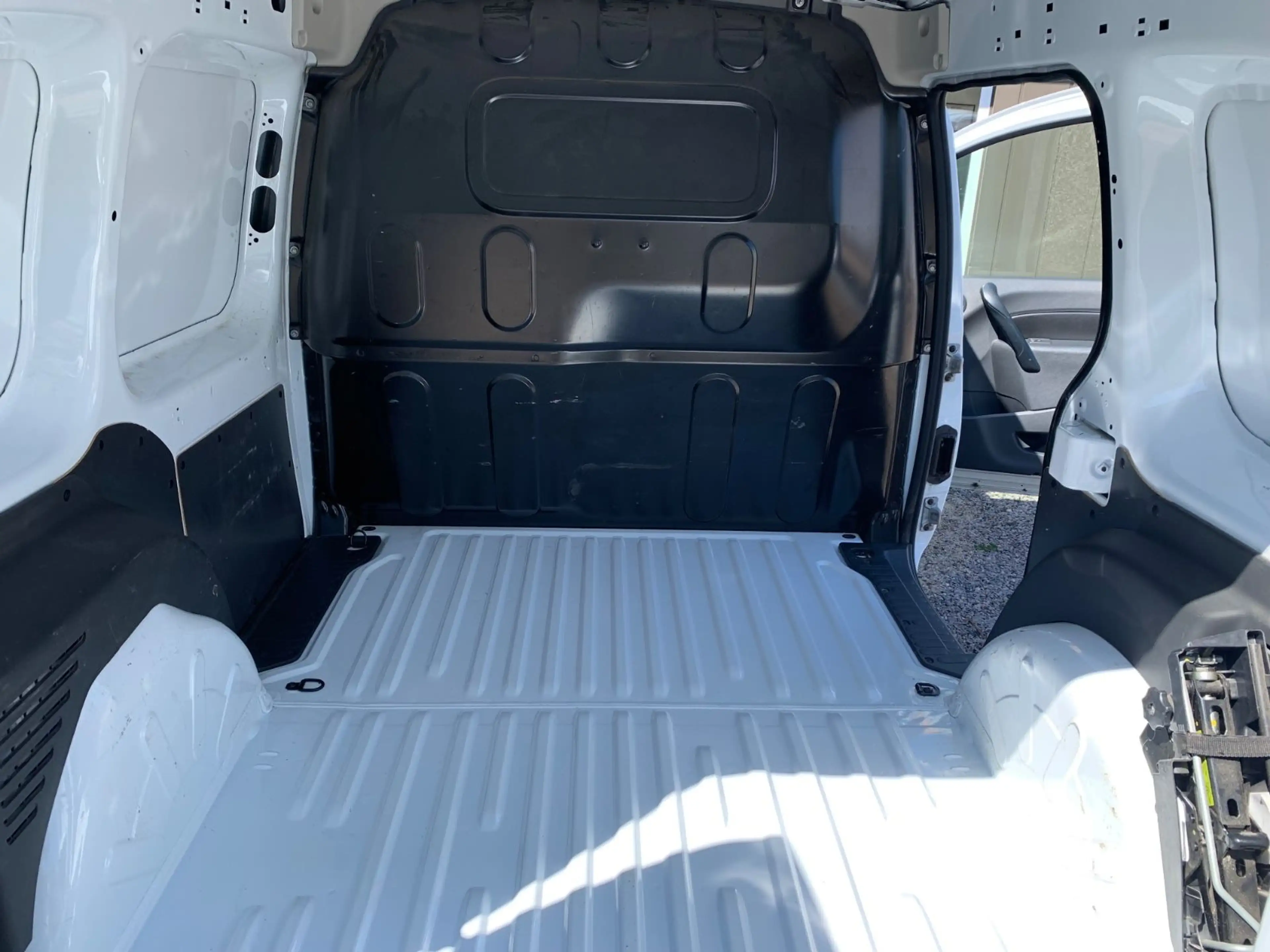 Nissan NV250 Kastenwagen L1H1 2,0t Pro **Klima** — photo 13