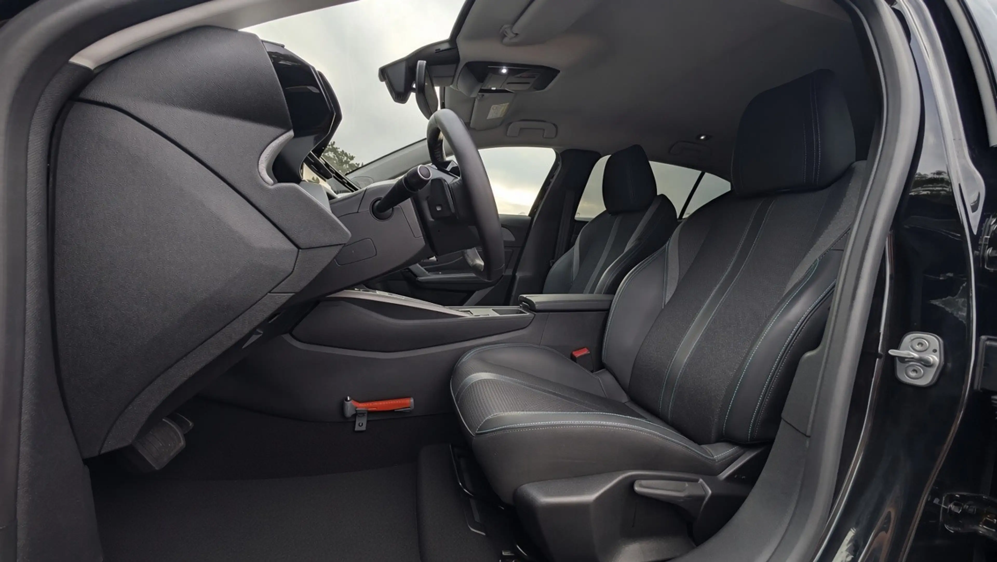 Peugeot 408 1.2 Hybrid 145 e-DCS6 Allure | Navi | Camera | PDC — photo 4