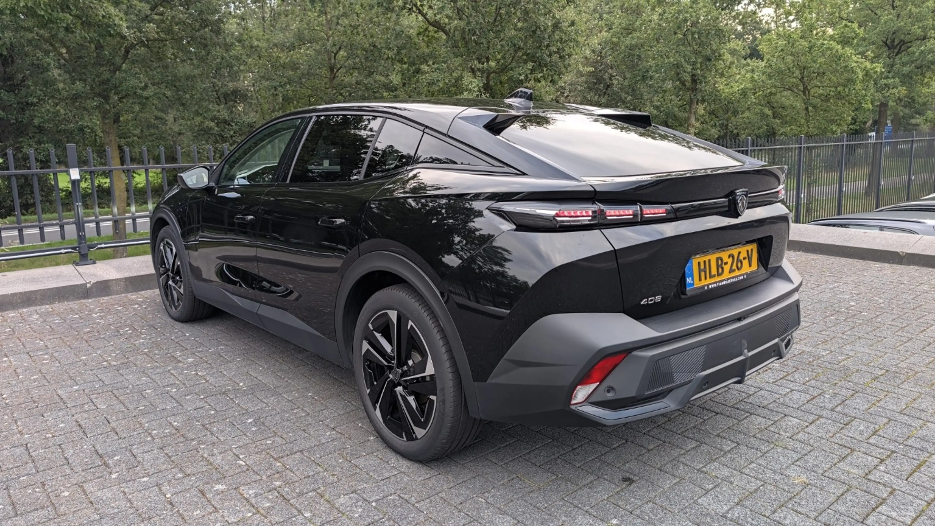Peugeot 408 1.2 Hybrid 145 e-DCS6 Allure | Navi | Camera | PDC — photo 3