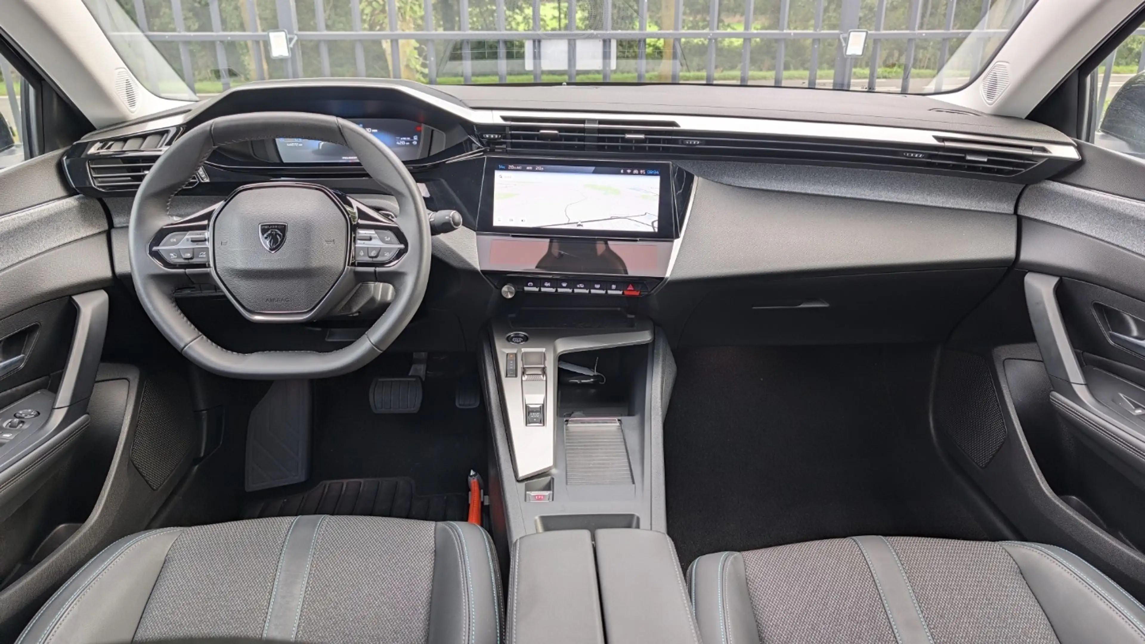 Peugeot 408 1.2 Hybrid 145 e-DCS6 Allure | Navi | Camera | PDC — photo 2