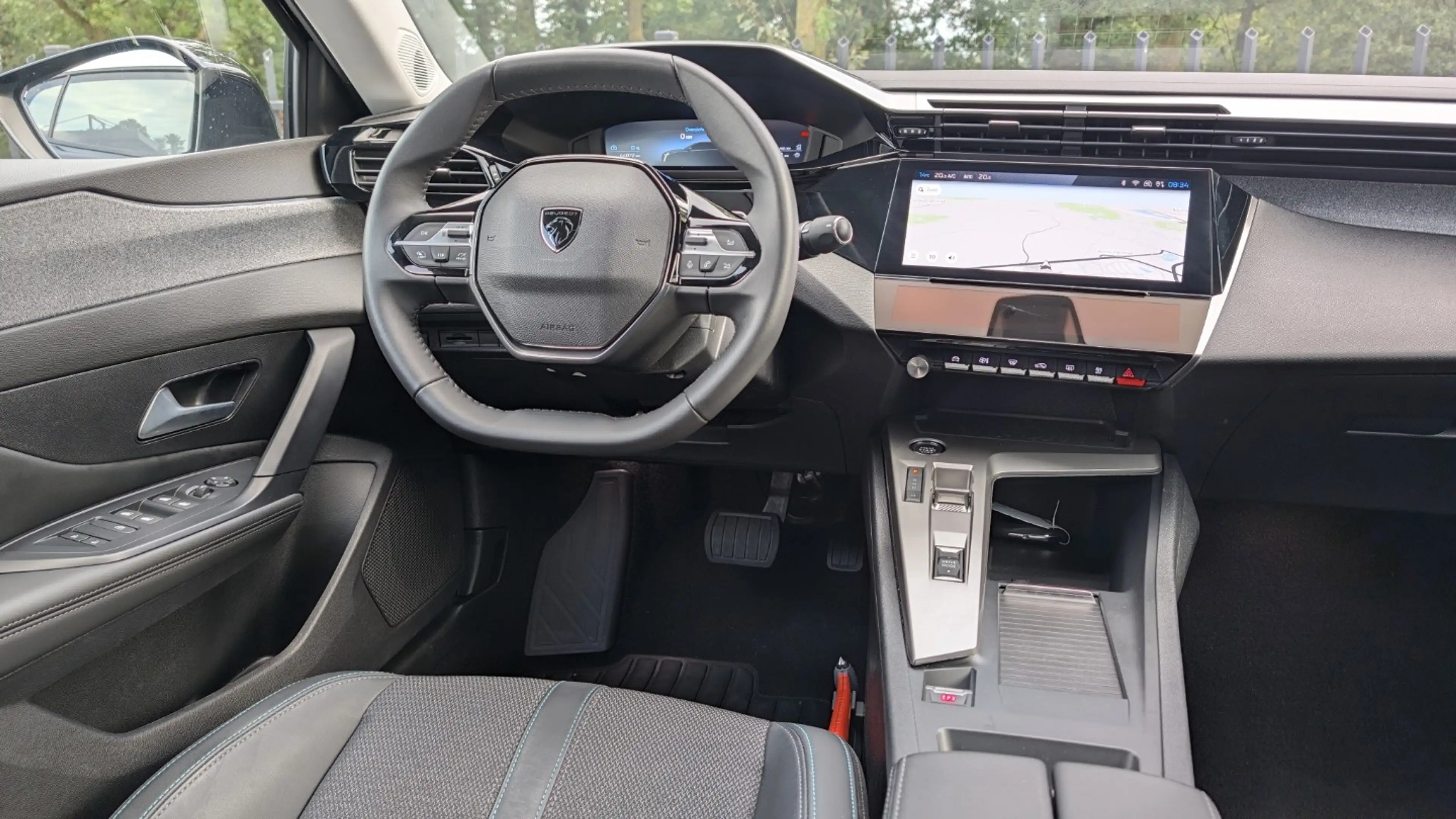 Peugeot 408 1.2 Hybrid 145 e-DCS6 Allure | Navi | Camera | PDC — photo 14