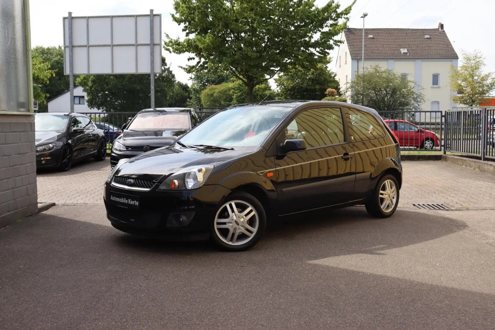 Ford Fiesta Ghia Klima ZV Radio TÜVNEU Insp.NEU Siyah - 1