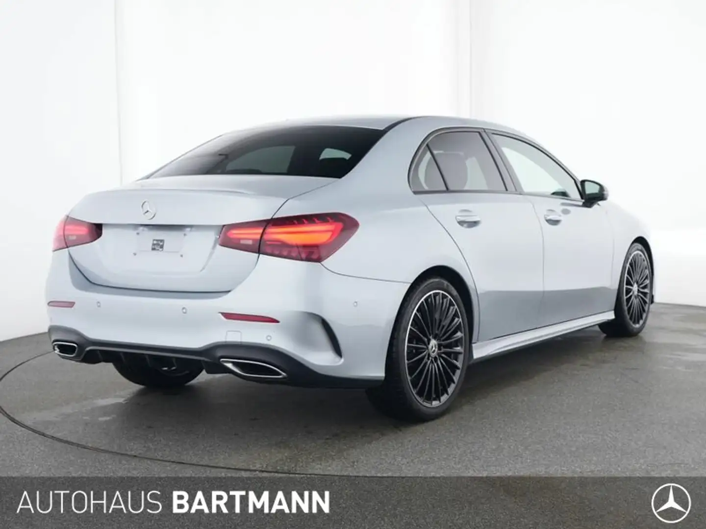 Mercedes-Benz A 250 A 250 4M AMG+NIGHT+WINTER +KAMERA+SPUR+LED+MBUX+ Silber - 2