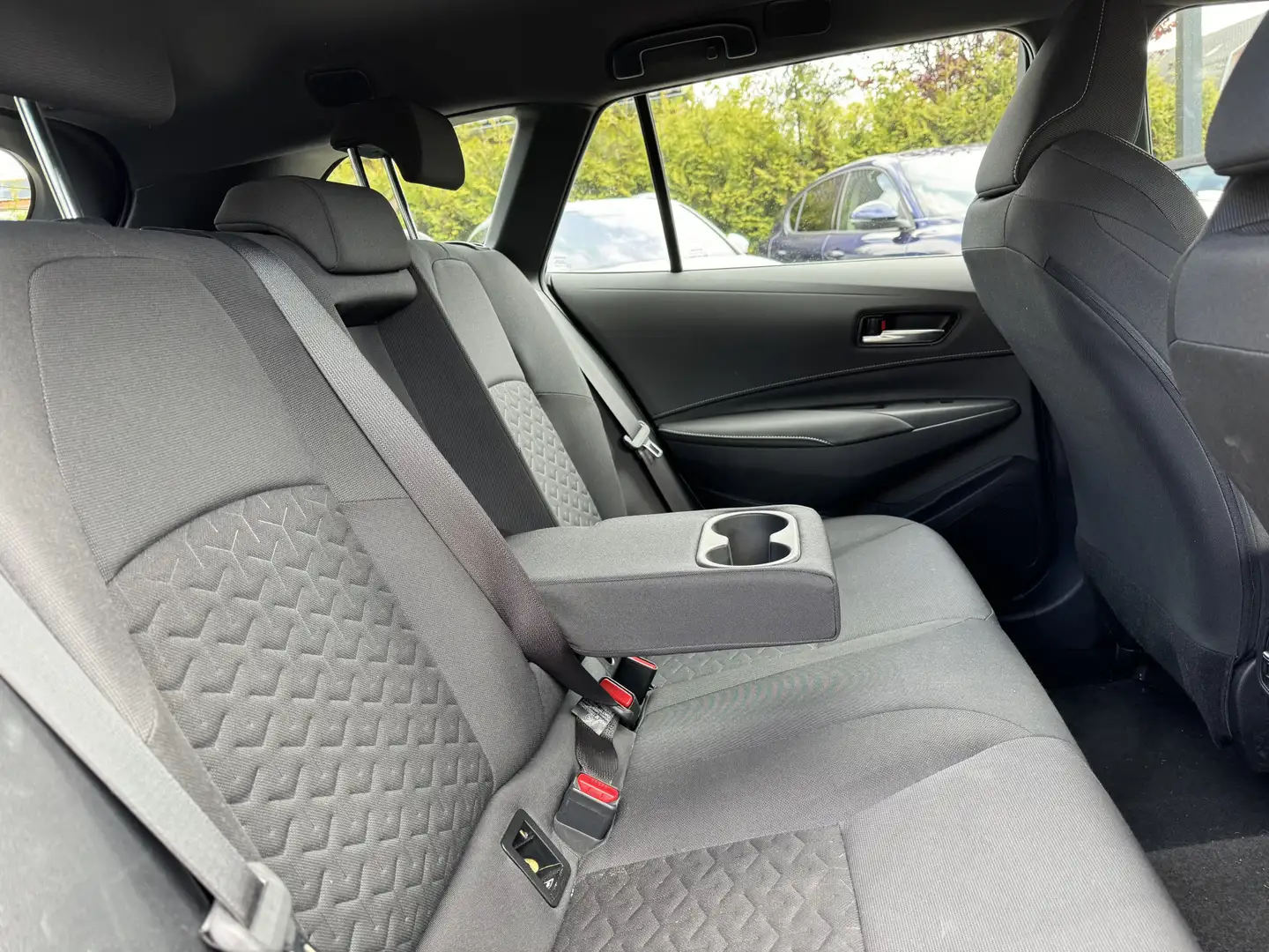 Toyota Corolla Touring Sports 1.8 Hybrid Business Intro Aut. Navi Black - 2