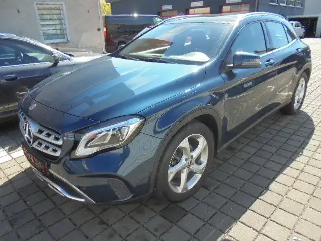 Mercedes-Benz GLA 200 +Pano-Dach