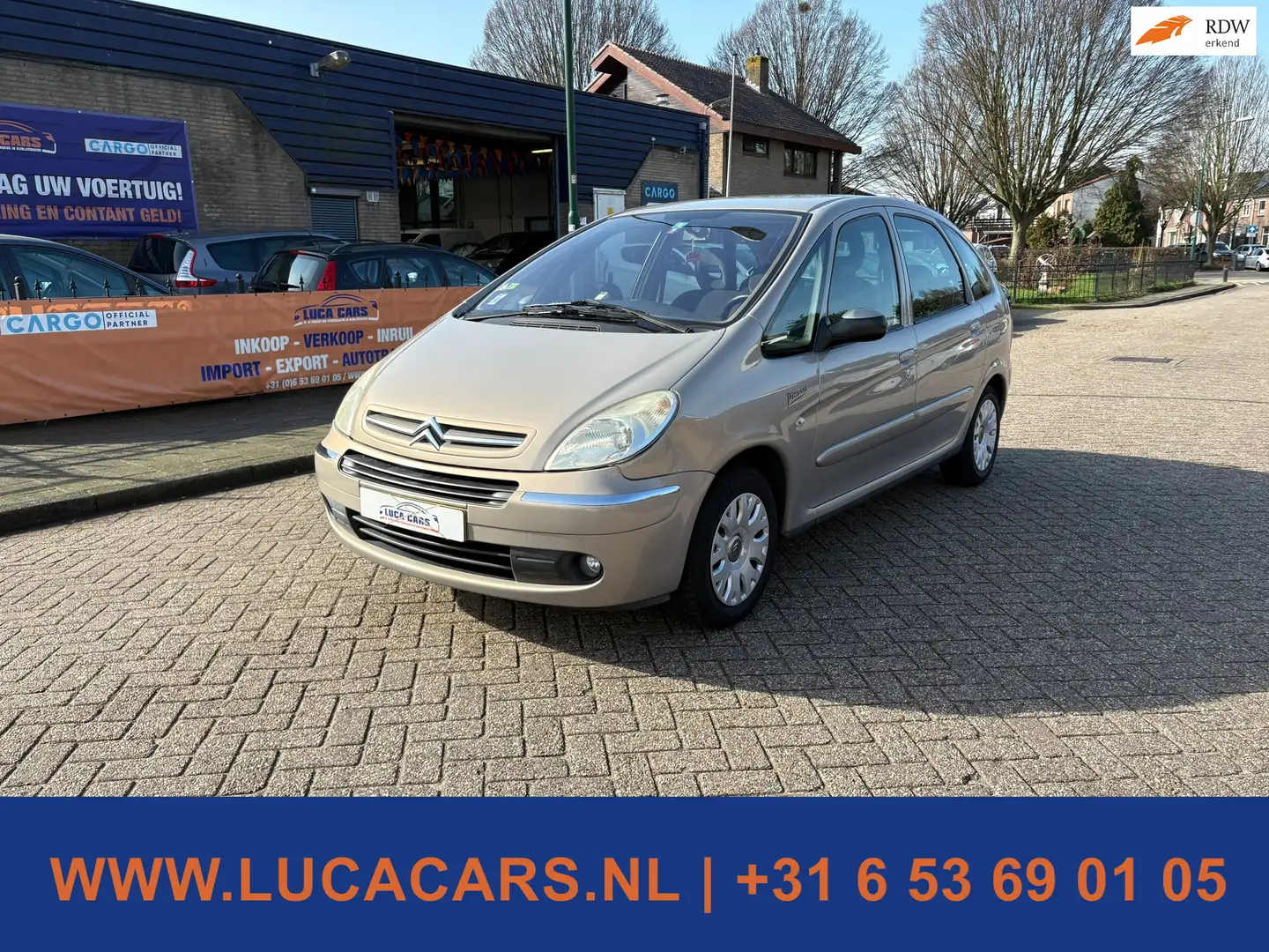 Citroen Xsara Picasso 1.6i Attraction 2X SLEUTEL + BOEKJES! Beige - 1
