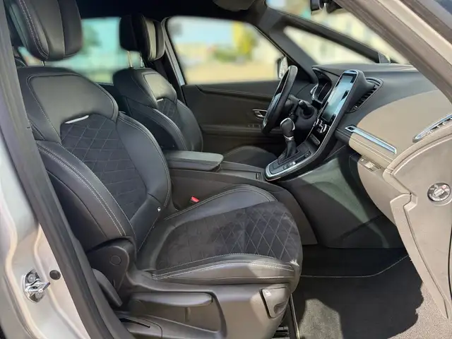 Renault Grand Scenic view 10