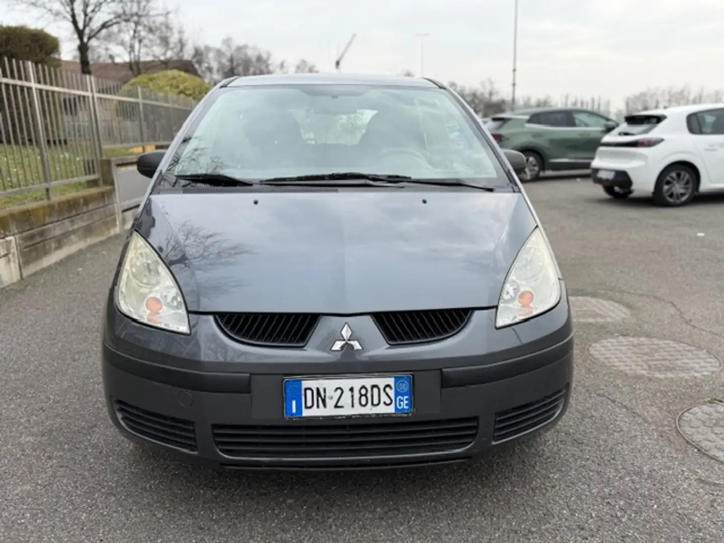 Mitsubishi Colt Colt 1.1 5 porte Euro 4 adatta a neopatentati Grau - 2