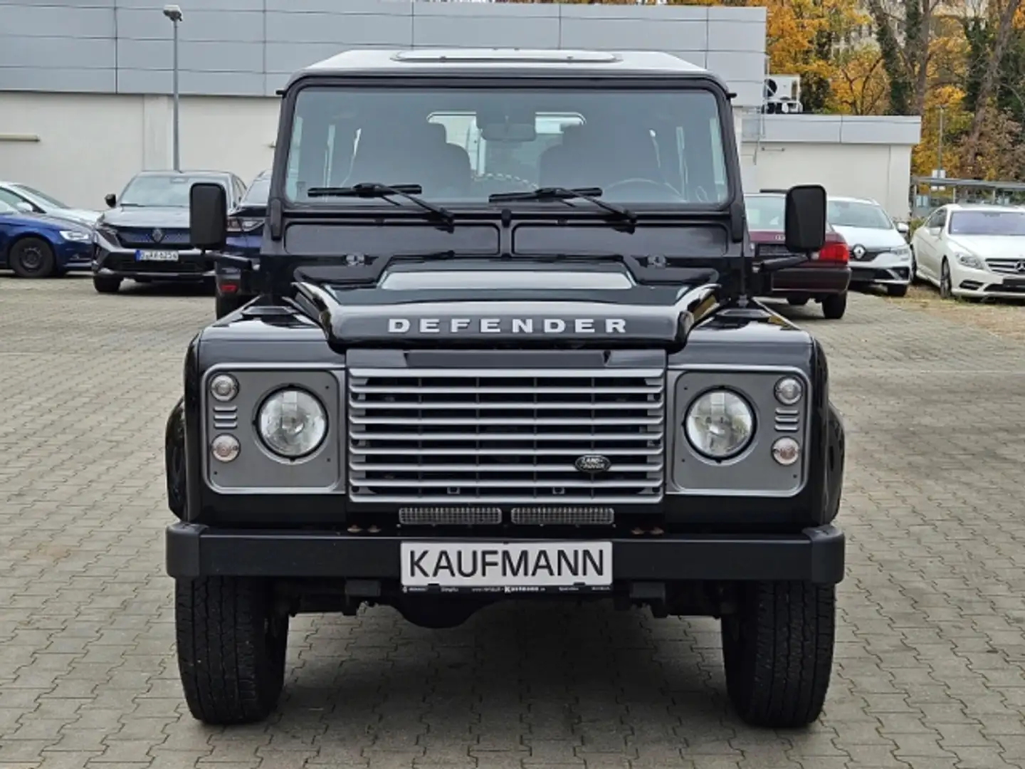 Land Rover Defender 90 E Station Wagon TD4 FAP  1. Hand Schwarz - 2