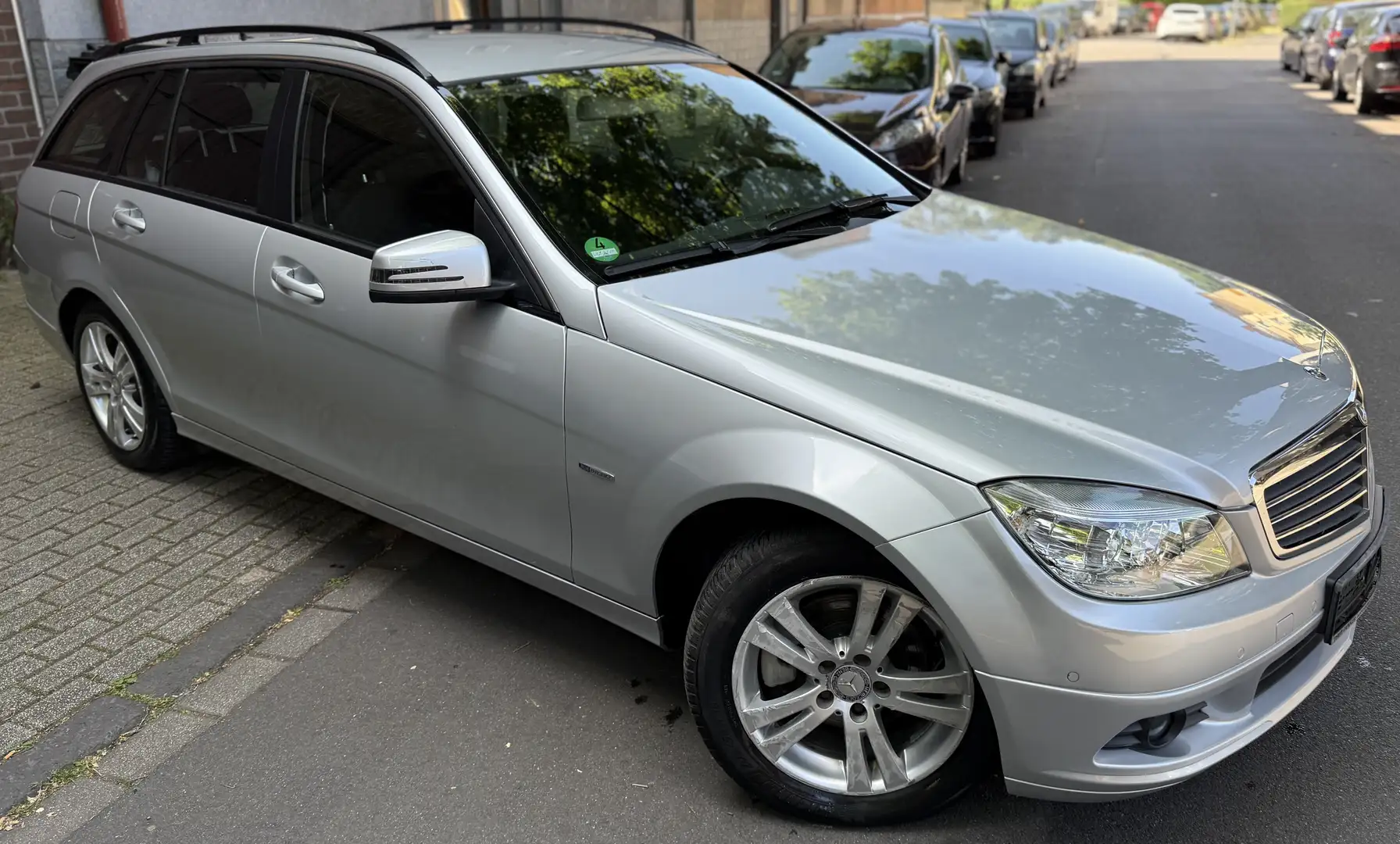 Mercedes-Benz C 180 T CGI BlueEfficiency 2HD Navi AHK Tüv Garantie Silber - 2