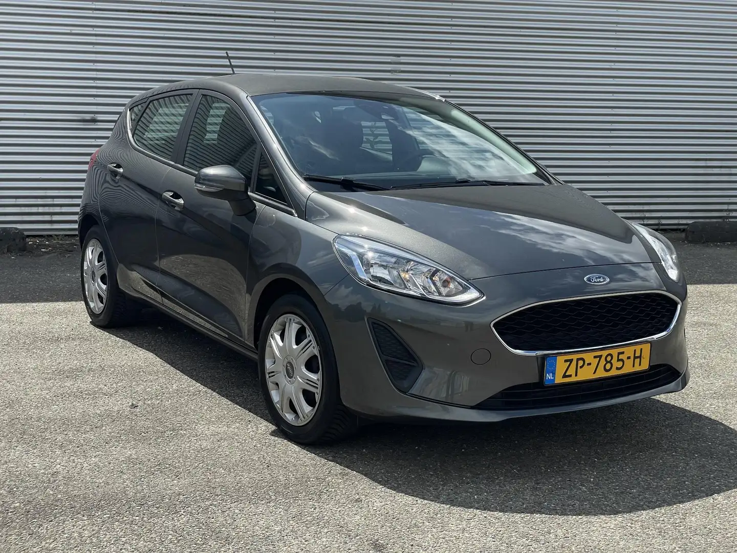 Ford Fiesta 1.1 Trend|Cruise Control|DAB Radio Grijs - 2