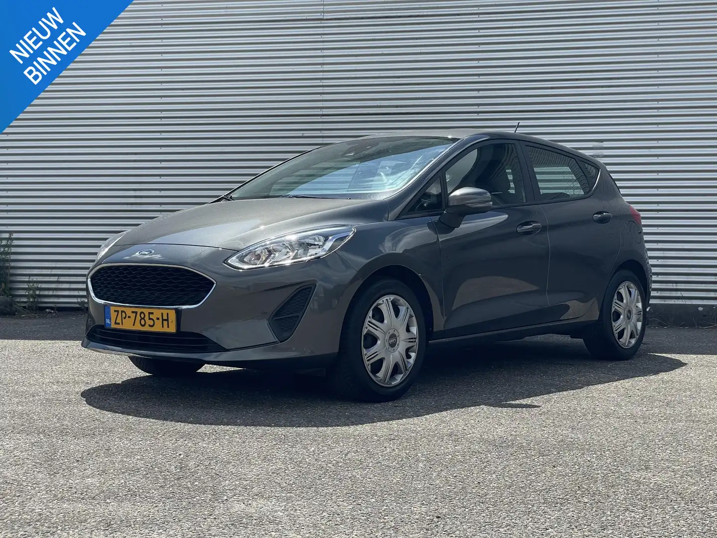 Ford Fiesta 1.1 Trend|Cruise Control|DAB Radio Grijs - 1