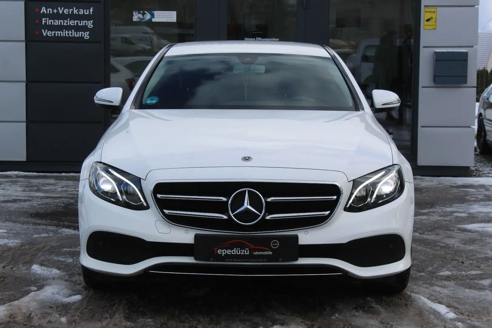 Mercedes-Benz E 300 de Lim.*LED*NAVI*KAMERA*PDC*SHZ*TEMPOMAT Blanc - 2