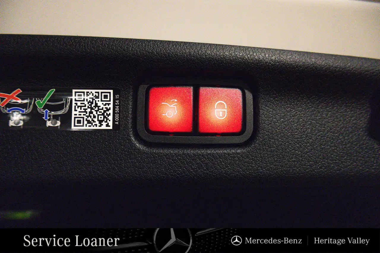 Mercedes-Benz C-Class снимка Mercedes-Benz C-Class