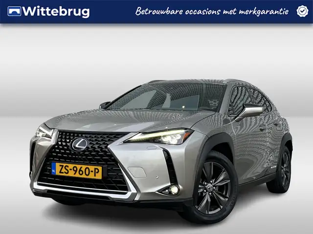 Lexus UX 250h First Edition / Navigatie / Alcantara / Camera / P