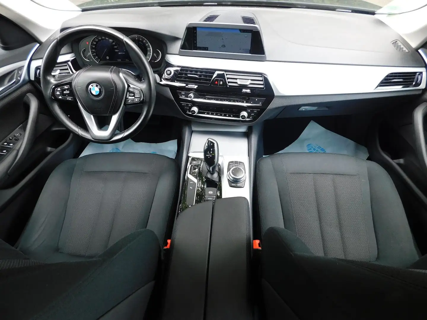BMW 530 e iPerformance Kamera Navi LED PDC elek Sitze Schwarz - 2