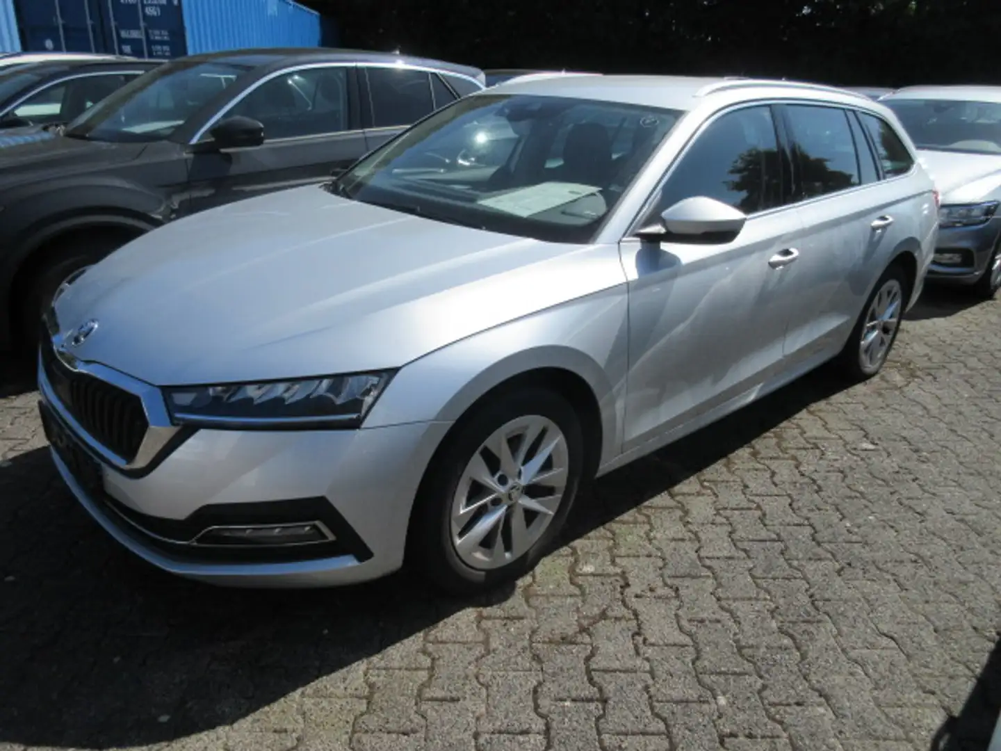 Skoda Octavia Style 2.0 TDI DSG NAVI GRA LED ALU APS SITZHEIZUNG ASSIST DAB MULTILENKARD Silber - 1