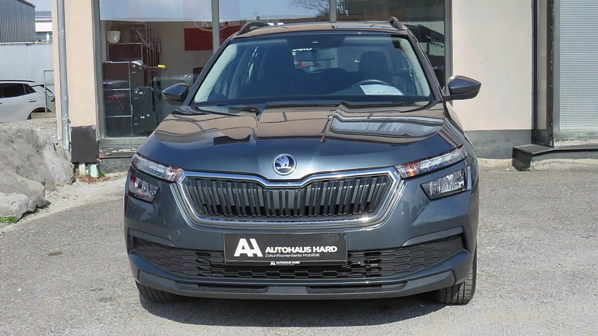 Skoda Kamiq 1,0 TSI SC DSG Grau - 2