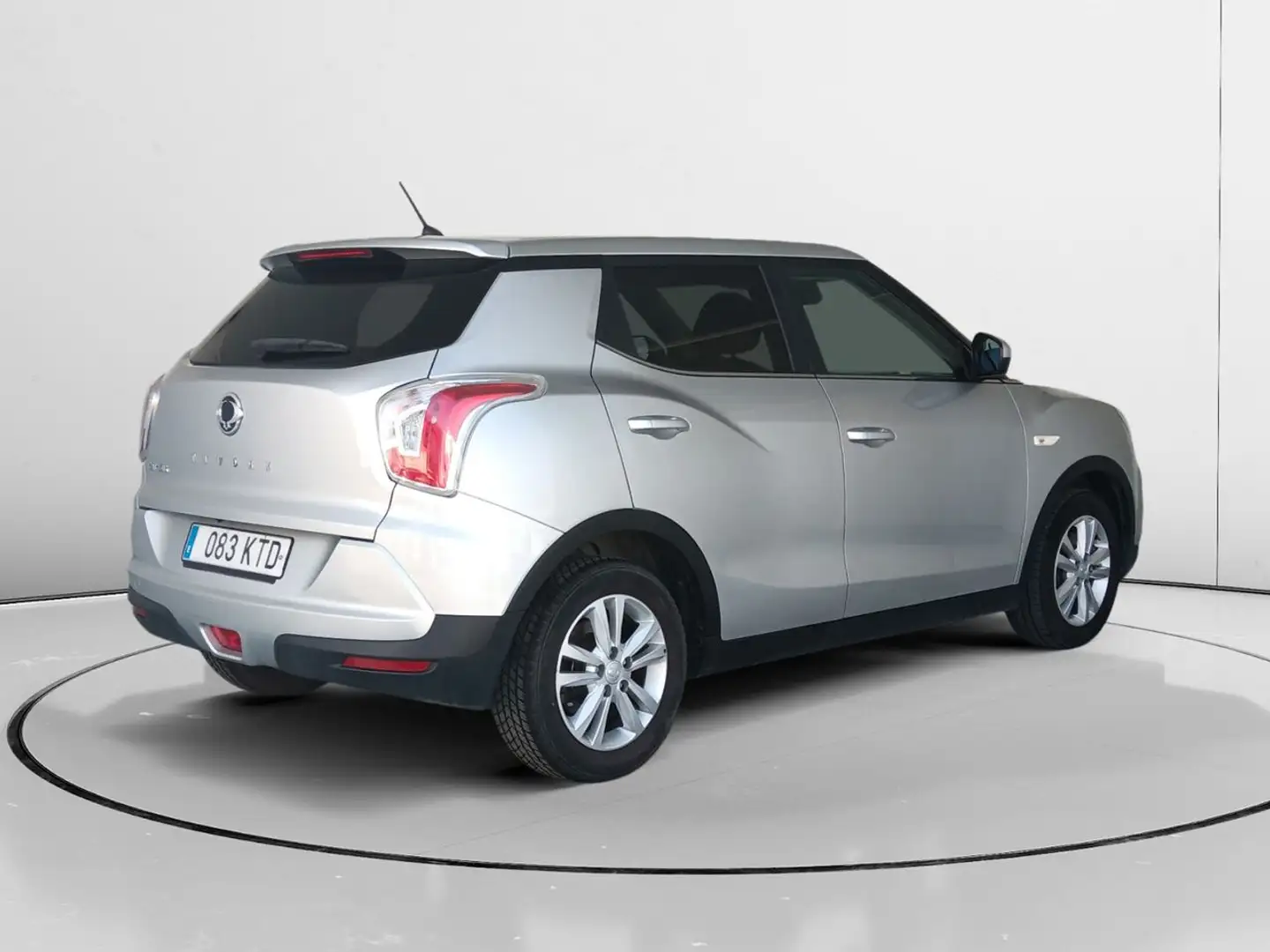 SsangYong Tivoli G16 Premium 4x2 Gris - 2