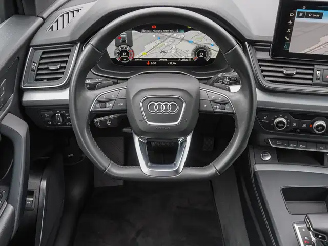 Audi Q5 view 11
