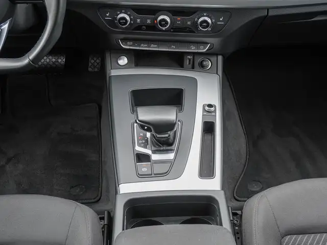 Audi Q5 view 13