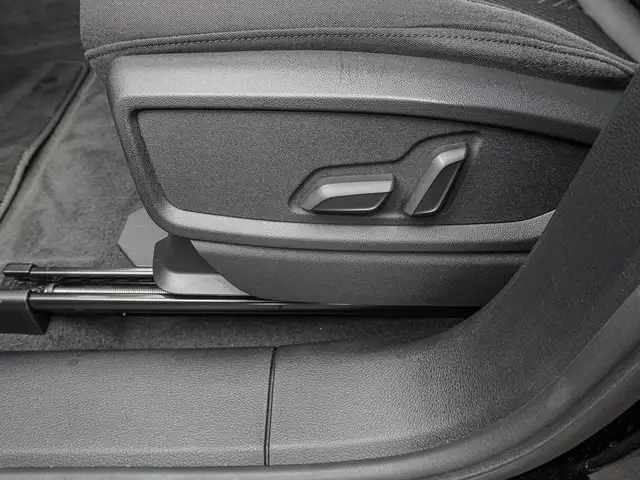 Audi Q5 view 14