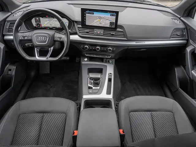 Audi Q5 view 10