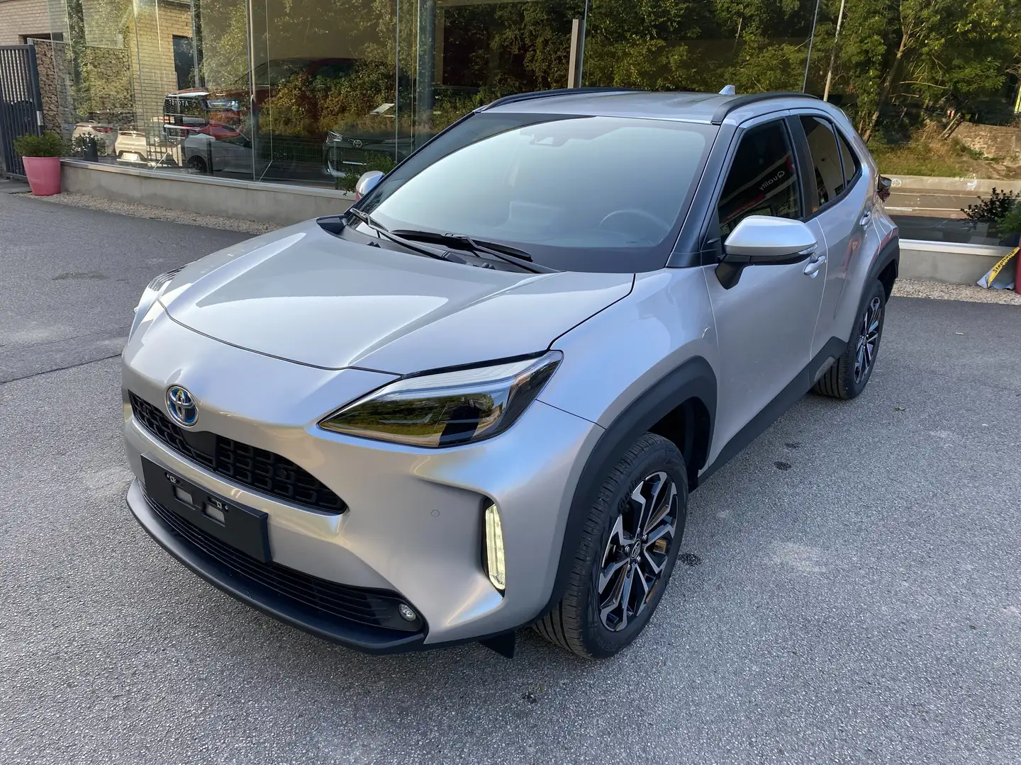 Toyota Yaris Cross Yaris Cross Hybrid 1.5i VVT-i Dynamic Plus E-CVT Gris - 1