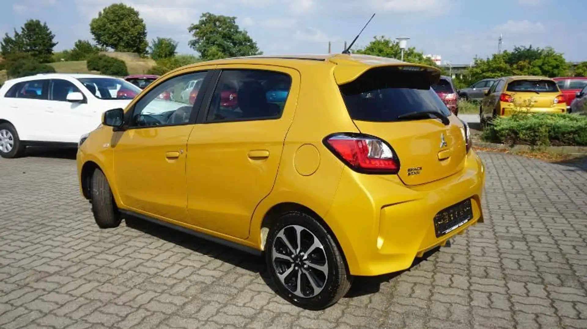 Mitsubishi Space Star Select+ 1.2 MIVEC ClearTec 5-Gang Giallo - 2