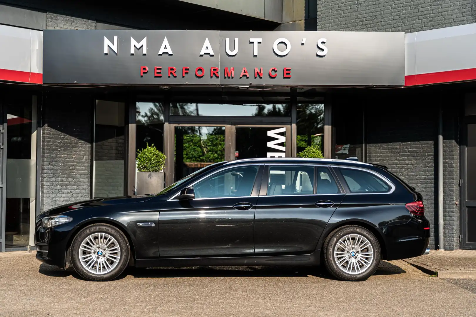 BMW 520 5-serie Touring 520d High Executive | DEALER ONDER Noir - 2