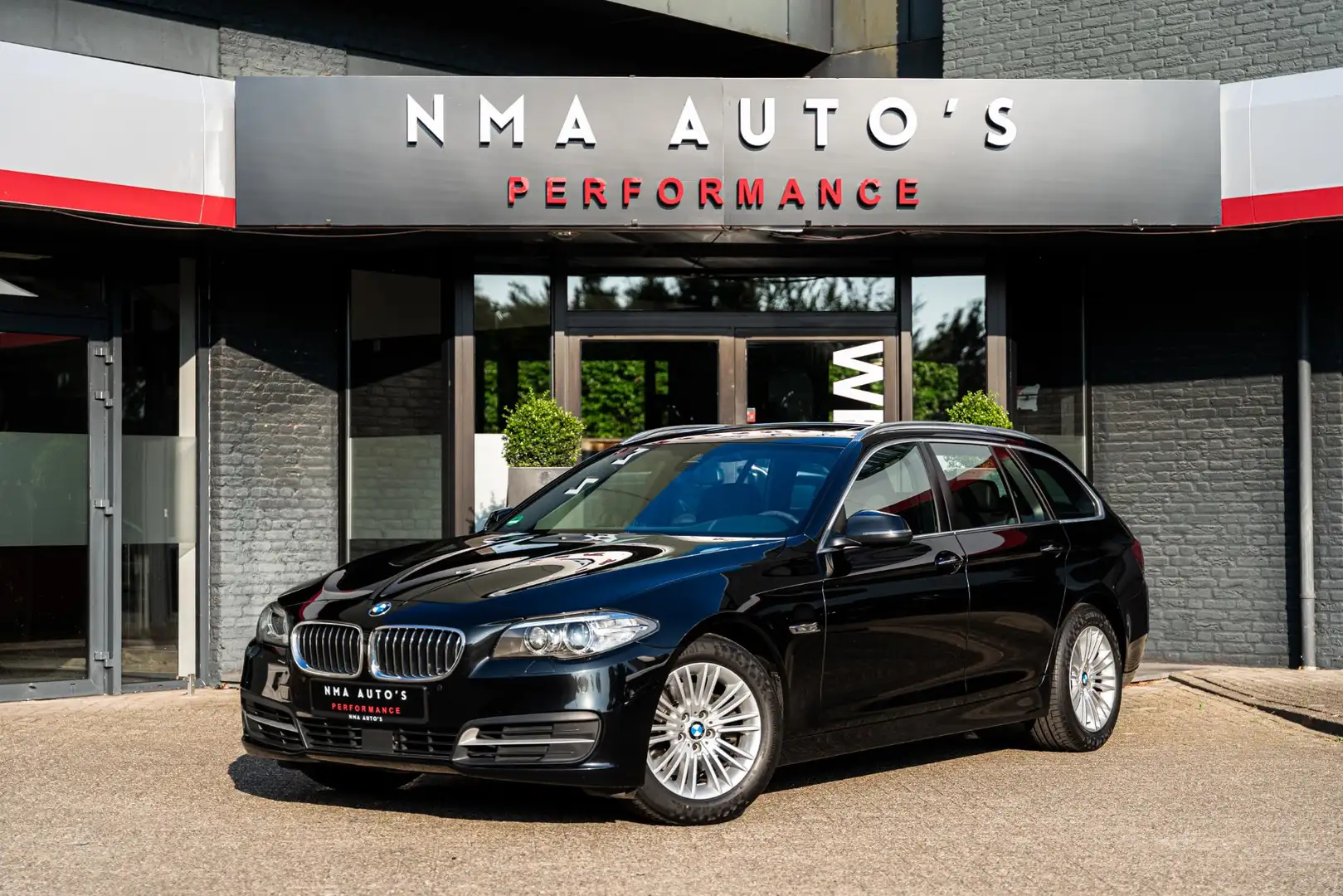 BMW 520 5-serie Touring 520d High Executive | DEALER ONDER Nero - 2