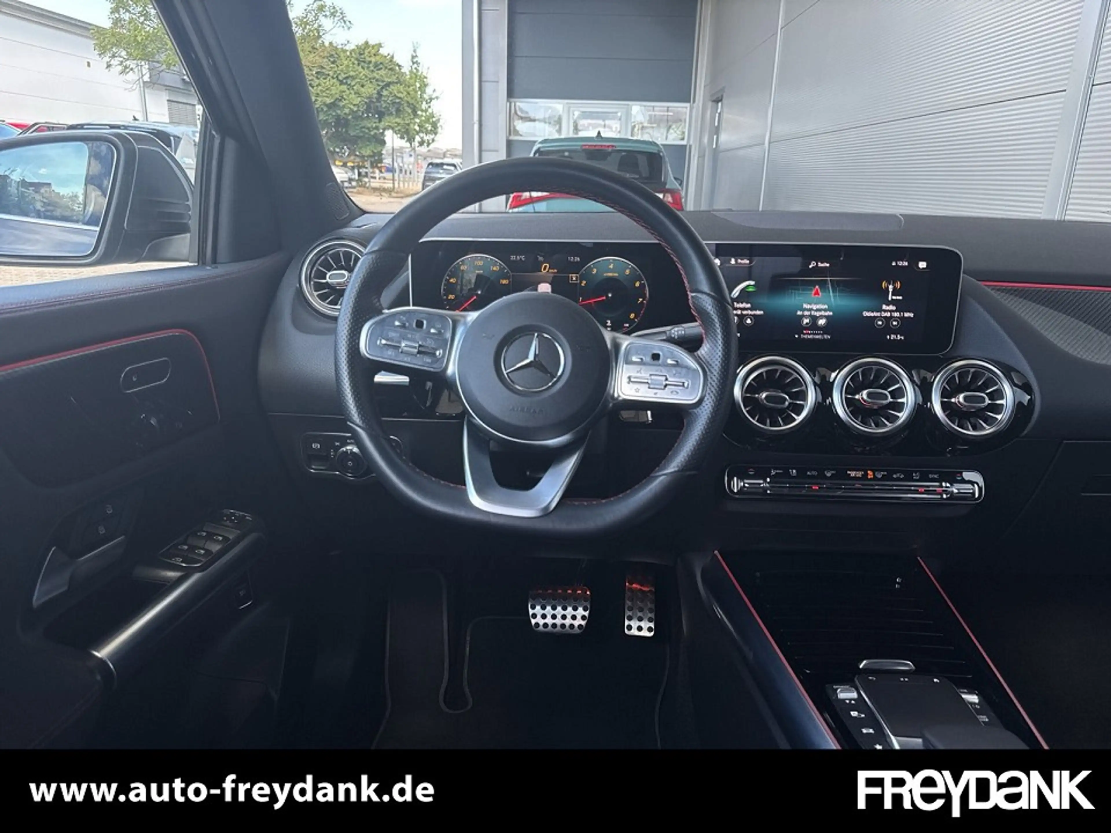 Mercedes-Benz GLA 200 Aut. AMG Line LED Keyless Park — photo 15
